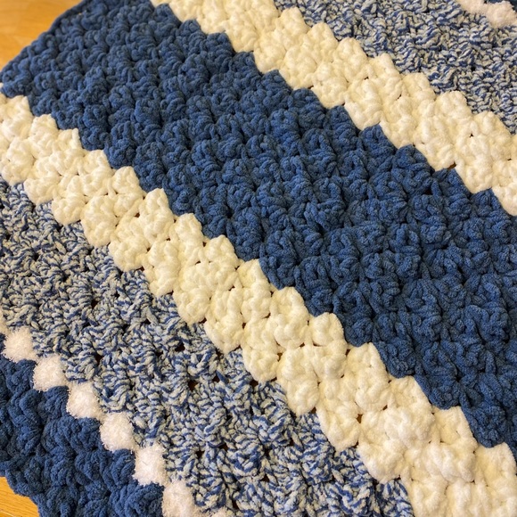 Handmade baby blanket. - Picture 2 of 4